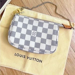 Louis Vuitton mini pochette